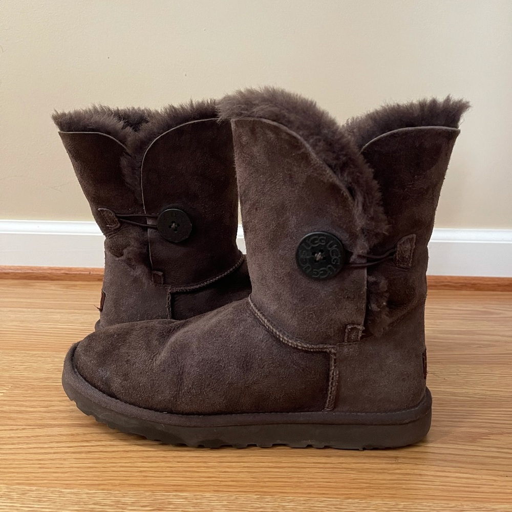 UGG Bailey Button